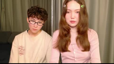 Snapshot of pinkylovers chatting on May 2026 09:01:02 PM Li long hair and Ru short hair online show from May 2026 09:01:02 PM