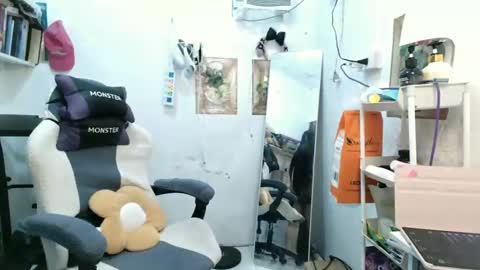 Snapshot of pinkyrosexx chatting on January 2025 12:36:01 AM Rose online show from January 2025 12:36:01 AM