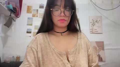 Snapshot of pinkyrosexx chatting on November 2025 05:47:02 PM Rose online show from November 2025 05:47:02 PM