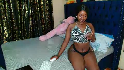 Snapshot of pinkysmiles chatting on December 2024 12:33:02 AM Pinky online show from December 2024 12:33:02 AM