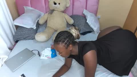 Pinky online show from November 2025 04:11:01 AM