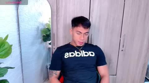 Snapshot of pinoymilker chatting on November 2025 04:01:02 AM ethan online show from November 2025 04:01:02 AM