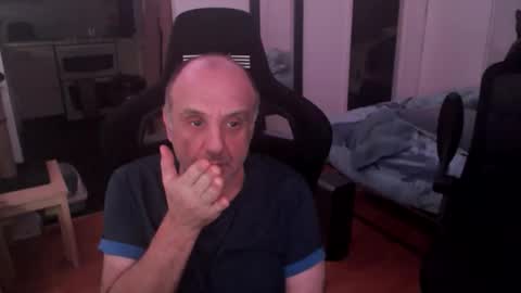 Snapshot of pip10 chatting on October 2025 12:28:02 PM pip10 online show from October 2025 12:28:02 PM