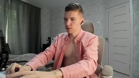 Snapshot of pirremeow chatting on April 2026 07:45:01 AM Pierre online show from April 2026 07:45:01 AM