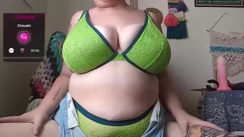 Snapshot of pisces_princess_ chatting on December 2024 09:51:01 PM Em online show from December 2024 09:51:01 PM