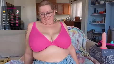 Snapshot of pisces_princess_ chatting on January 2025 09:02:01 PM Em online show from January 2025 09:02:01 PM