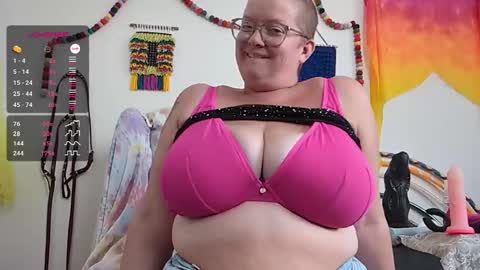 Snapshot of pisces_princess_ chatting on October 2025 08:19:02 PM Em online show from October 2025 08:19:02 PM