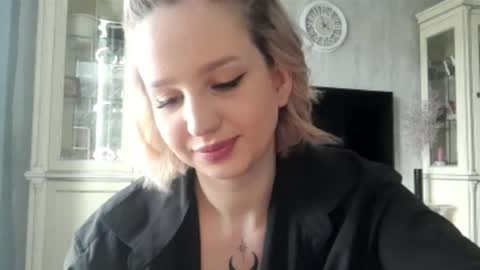 Caroline online show from April 2026 06:19:01 AM