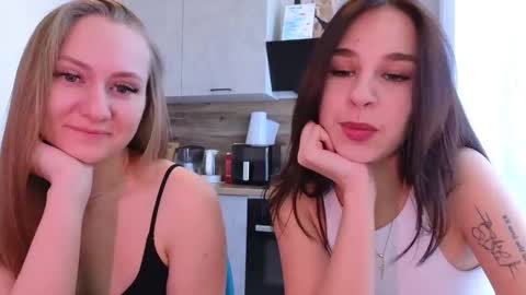 Snapshot of pixie_molly chatting on February 2026 04:18:02 AM Molly online show from February 2026 04:18:02 AM