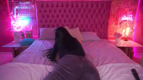 pixiehott online show from February 2026 09:05:02 PM