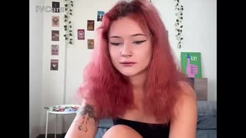 Snapshot of pixieyes0n chatting on February 2026 02:53:02 AM Daryl online show from February 2026 02:53:02 AM