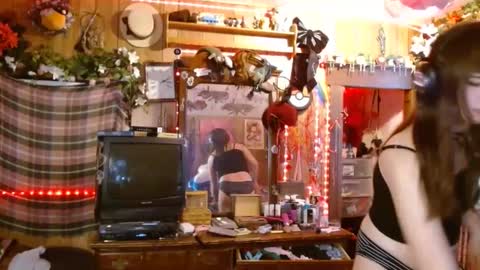 Snapshot of pixinun chatting on December 2024 07:11:01 PM Izzy online show from December 2024 07:11:01 PM