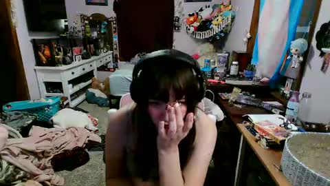 Snapshot of pixinun chatting on January 2025 02:01:01 AM Izzy online show from January 2025 02:01:01 AM