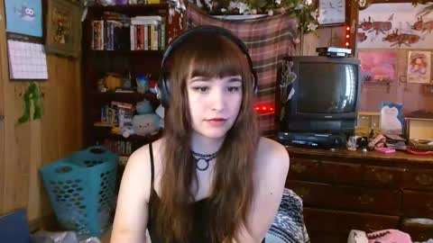 Snapshot of pixinun chatting on January 2025 05:26:01 PM Izzy online show from January 2025 05:26:01 PM