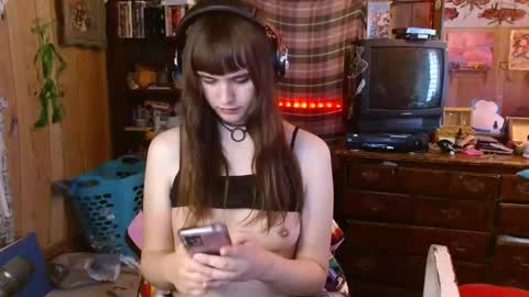 Snapshot of pixinun chatting on January 2025 07:58:02 PM Izzy online show from January 2025 07:58:02 PM