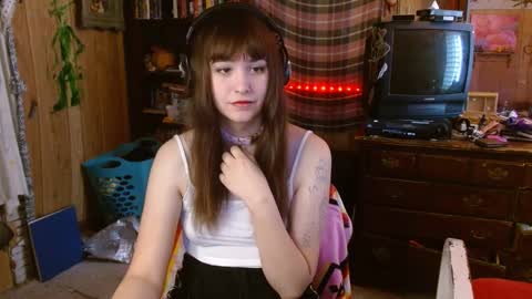 Snapshot of pixinun chatting on January 2025 08:24:01 PM Izzy online show from January 2025 08:24:01 PM