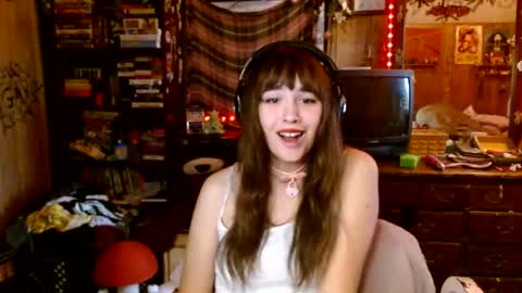 Izzy online show from October 2025 08:07:01 PM