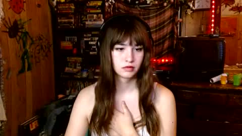 Snapshot of pixinun chatting on November 2025 01:22:02 PM Izzy online show from November 2025 01:22:02 PM