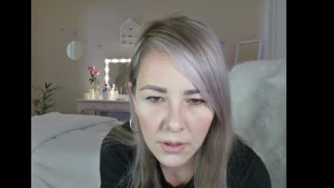 Lynn online show from December 2024 12:30:01 PM