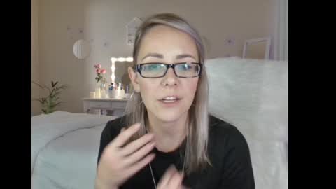 Lynn online show from December 2024 03:33:02 PM