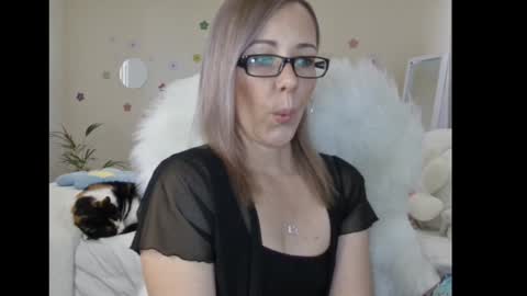 Lynn online show from January 2025 11:52:01 AM