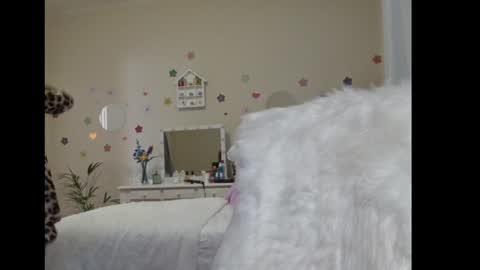 Lynn online show from January 2025 03:01:01 PM