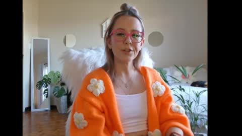 Lynn online show from February 2025 03:06:01 PM