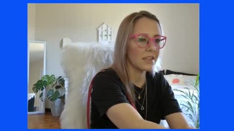 Lynn online show from February 2025 12:12:01 PM