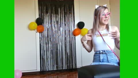 Lynn online show from February 2025 01:42:02 PM