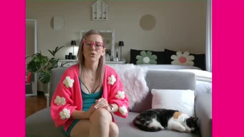 Lynn online show from February 2025 02:06:02 PM