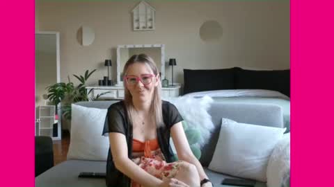 Lynn online show from February 2025 04:15:01 PM