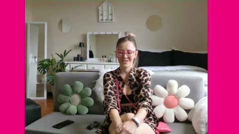 Lynn online show from February 2025 01:52:02 PM