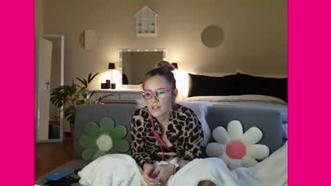 Lynn online show from February 2025 04:56:02 PM