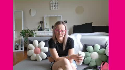 Lynn online show from March 2025 02:12:02 PM