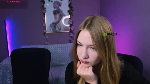 Sophie online show from October 2025 08:51:01 PM