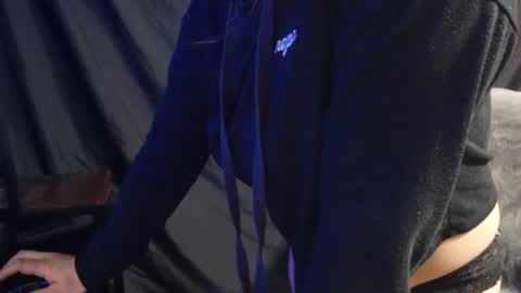 Snapshot of playfulpixxxie chatting on December 2024 12:17:01 PM Playfulpixiee online show from December 2024 12:17:01 PM