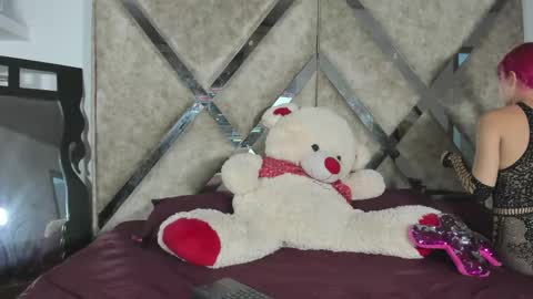 Aurora online show from April 2026 12:41:01 PM