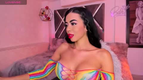 Snapshot of pocahontasweetss chatting on September 2025 02:11:02 AM I dream of having many followers online show from September 2025 02:11:02 AM