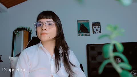 Snapshot of poeeticaa_ chatting on December 2024 11:17:02 PM IG ipoetica online show from December 2024 11:17:02 PM