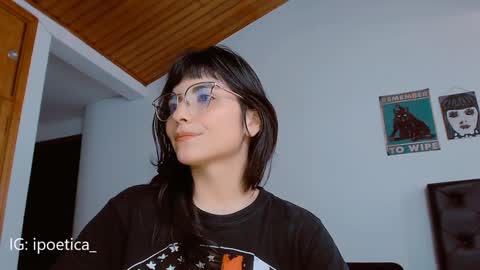 Snapshot of poeeticaa_ chatting on December 2024 06:27:02 PM IG ipoetica online show from December 2024 06:27:02 PM