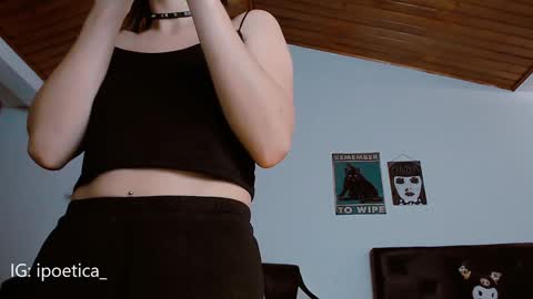 Snapshot of poeeticaa_ chatting on January 2025 08:37:02 PM IG ipoetica online show from January 2025 08:37:02 PM