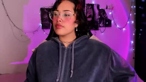 Snapshot of poison_willow chatting on November 2025 05:34:01 PM Willow Hours 12pm to 630pm Colombian time FRIDAY AND SUNDAY FREE DAYS online show from November 2025 05:34:01 PM