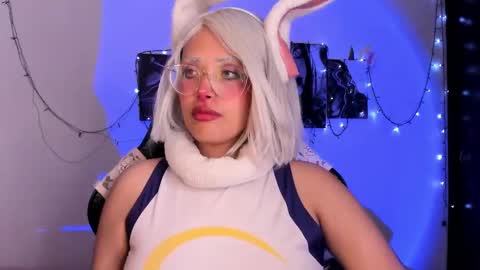 Snapshot of poison_willow chatting on November 2025 05:45:02 PM Willow Hours 12pm to 630pm Colombian time FRIDAY AND SUNDAY FREE DAYS online show from November 2025 05:45:02 PM