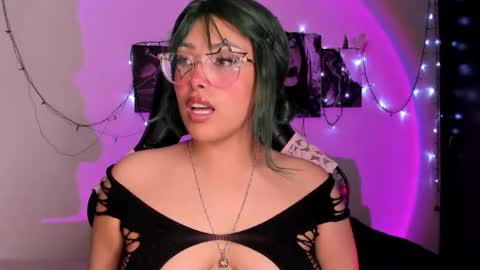 Snapshot of poison_willow chatting on November 2025 05:48:01 PM Willow Hours 12pm to 630pm Colombian time FRIDAY AND SUNDAY FREE DAYS online show from November 2025 05:48:01 PM