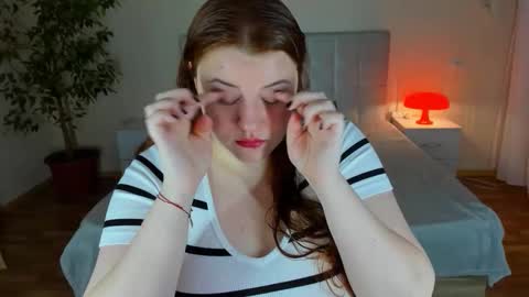 Snapshot of polinasallivan chatting on December 2025 06:14:01 PM Polina online show from December 2025 06:14:01 PM