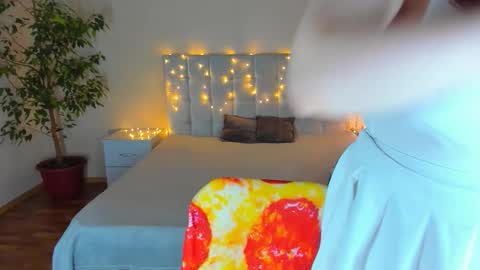 Snapshot of polinasallivan chatting on December 2025 04:48:01 PM Polina online show from December 2025 04:48:01 PM