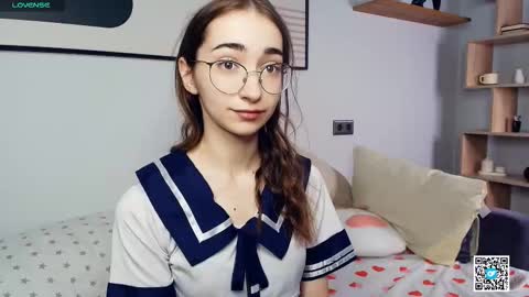 Snapshot of polly_bee chatting on October 2025 06:56:02 AM Polly online show from October 2025 06:56:02 AM