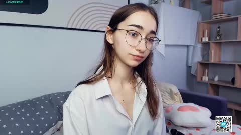 Snapshot of polly_bee chatting on October 2025 06:21:01 AM Polly online show from October 2025 06:21:01 AM