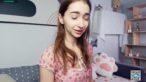 Snapshot of polly_bee chatting on October 2025 07:34:02 AM Polly online show from October 2025 07:34:02 AM