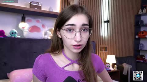 Snapshot of polly_bee chatting on November 2025 07:29:01 AM Polly online show from November 2025 07:29:01 AM